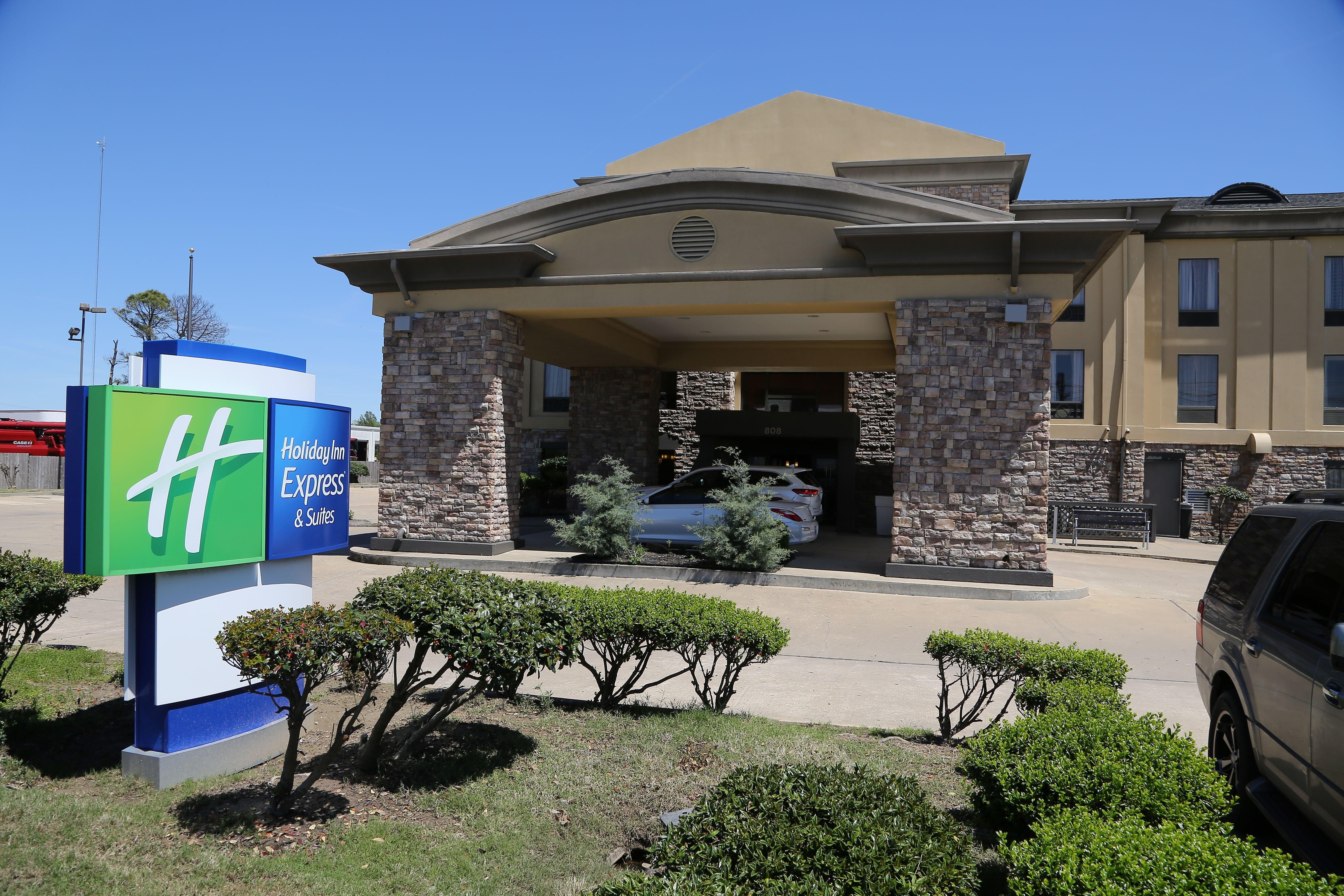Holiday Inn Express Hotel & Suites Cleveland - Ms By Ihg Exterior foto