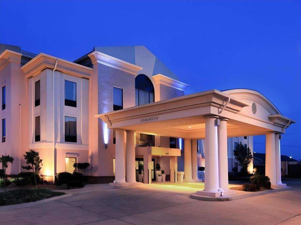 Holiday Inn Express Hotel & Suites Cleveland - Ms By Ihg Exterior foto