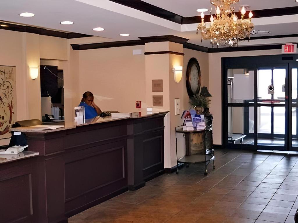 Holiday Inn Express Hotel & Suites Cleveland - Ms By Ihg Exterior foto