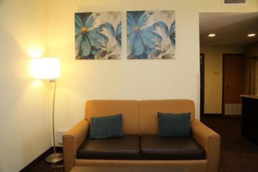 Holiday Inn Express Hotel & Suites Cleveland - Ms By Ihg Exterior foto