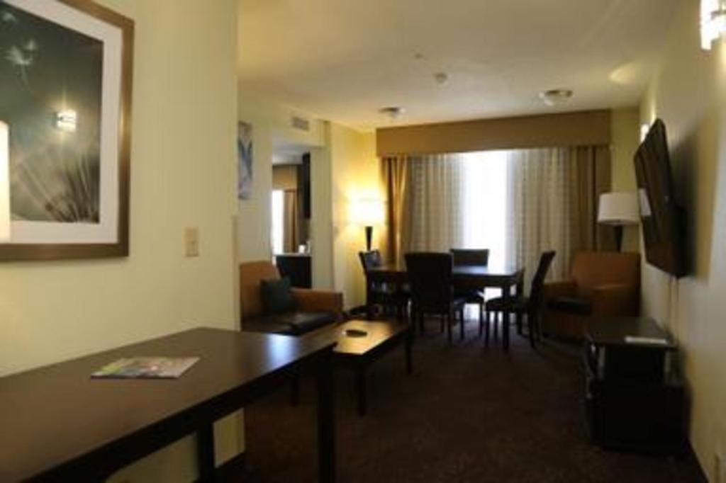 Holiday Inn Express Hotel & Suites Cleveland - Ms By Ihg Exterior foto