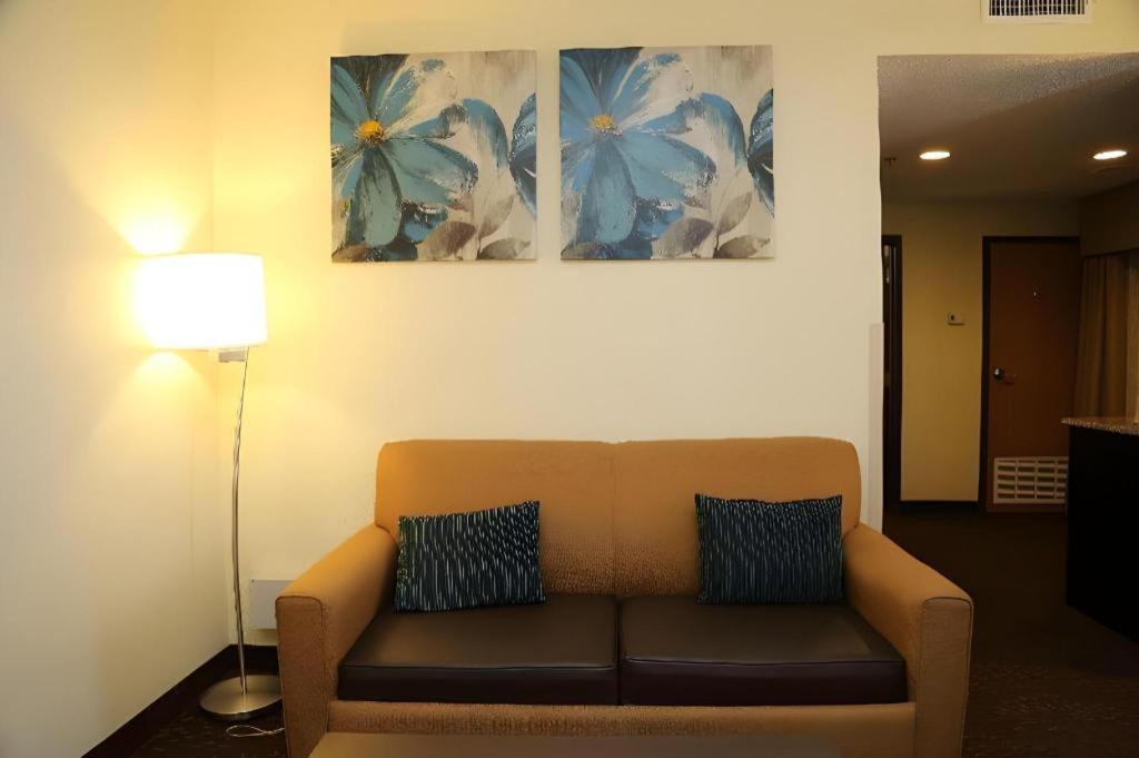 Holiday Inn Express Hotel & Suites Cleveland - Ms By Ihg Exterior foto