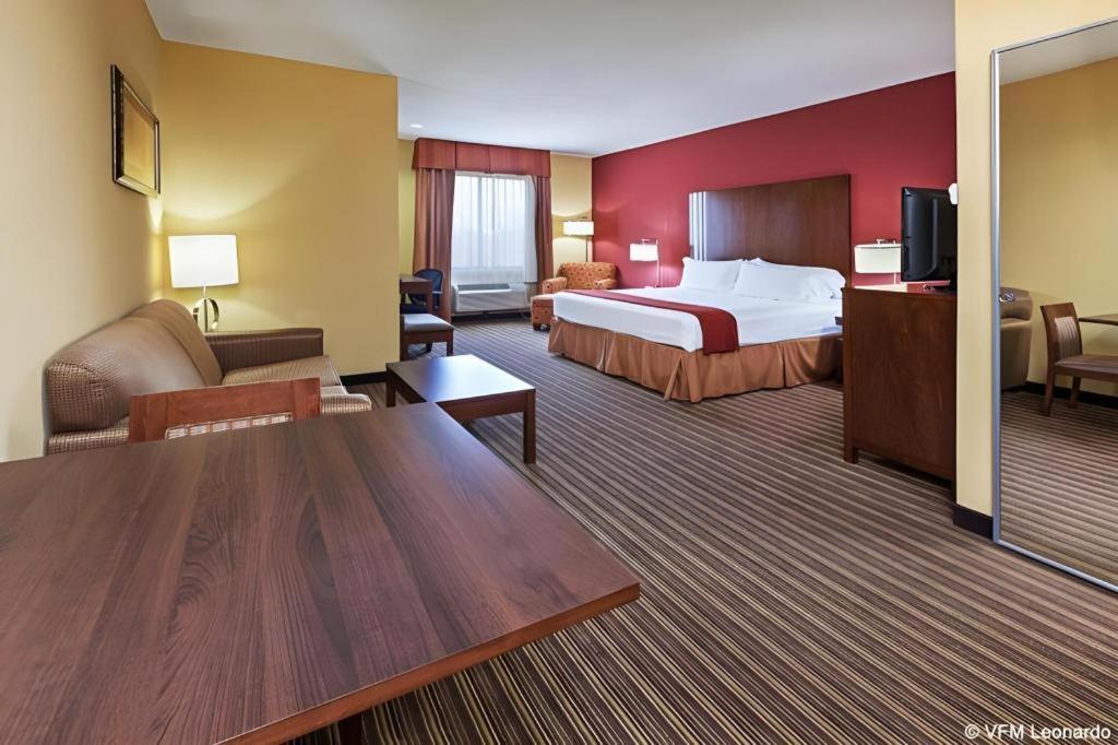 Holiday Inn Express Hotel & Suites Cleveland - Ms By Ihg Exterior foto